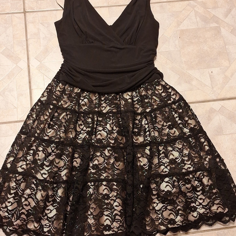 Womens SLNY gorgeous lined stretch party dress size 16